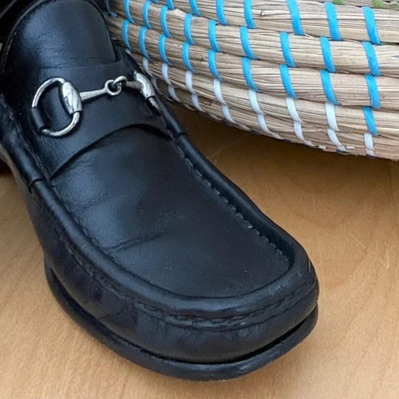 Gucci Black Leather Loafers with Silver Detailing - Picture 5 of 7